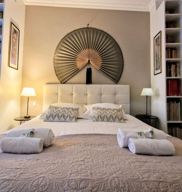 La chambre privée de Laurence Au sein de notre  appartement parisien situé au coeur de Paris