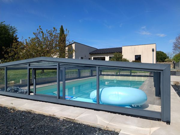 Maison familiale avec piscine, quartier calme de Niort en bord de Sèvre, près du marais poitevin.