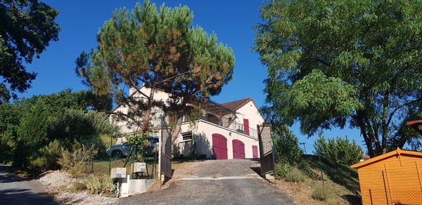 La maison aux volets rouges 