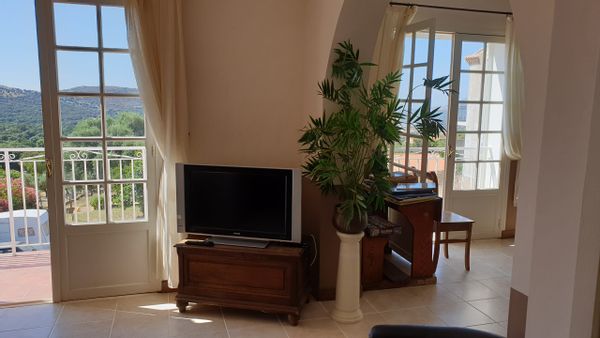 Pas d'échange entre avril et octobre. La maison de Berangere (appartement dans maison