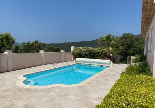 CHAMBRE ET PISCINE, MER à proximité