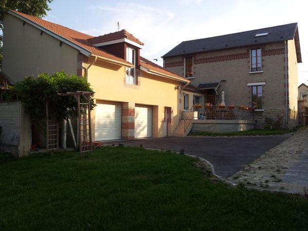 A charming house in the landscape next to Rheims (Reims)