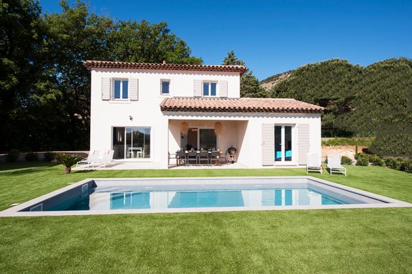 Villa dans le Sud de la France (Var, St Tropez) : attention, regardez notre calendrier SVP !
