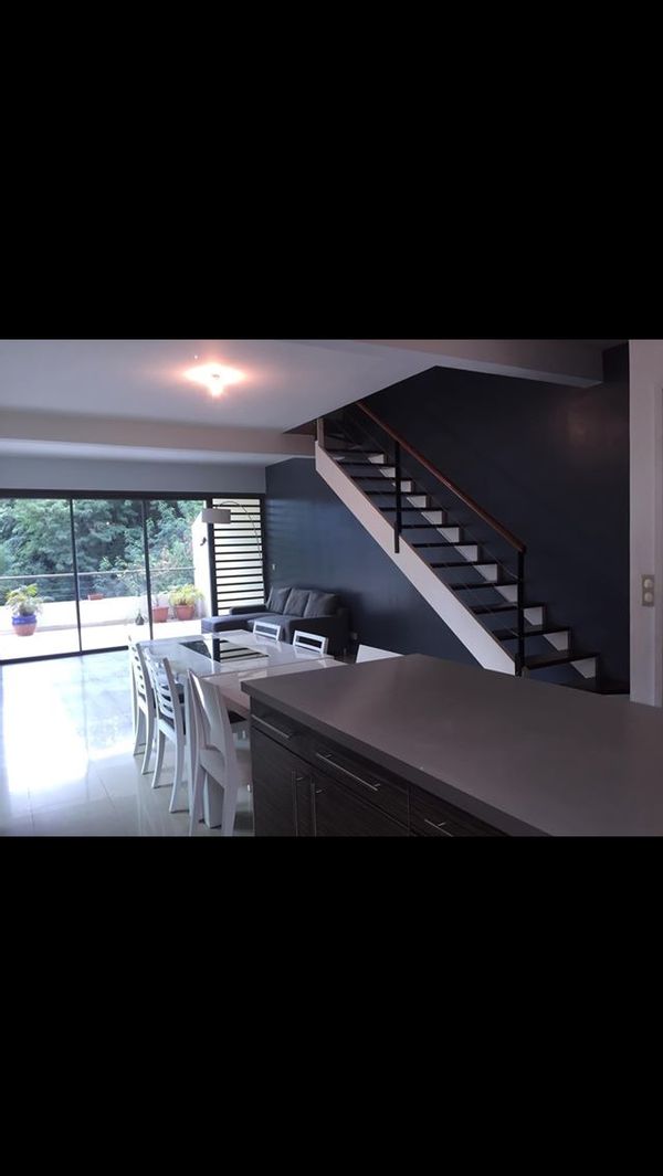 Bel appartement dans résidence calme avec piscine , proche mer et commerces !