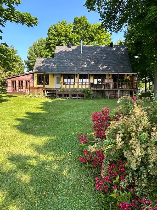 Grande maison au bord du fleuve St-Laurent