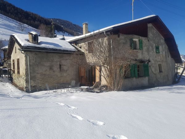 Grande maison rénovée récemment dans un authentique village de montagne