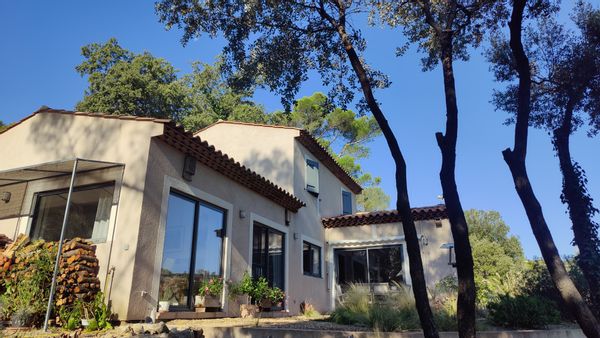 Jolie maison en Provence, écrin de nature, village classé "plus beau village de France"