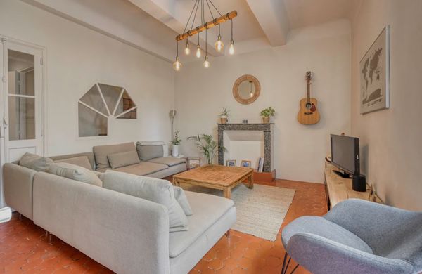 Maison de famille, dans le village et avec un grand jardin