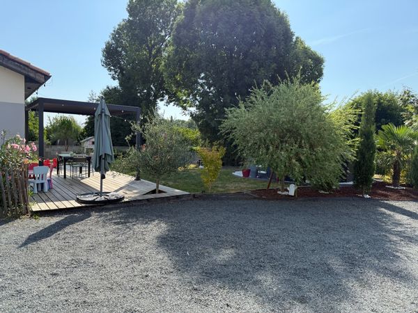 Évasion en Beaujolais : terrasse plein sud, piscine & vue nature
