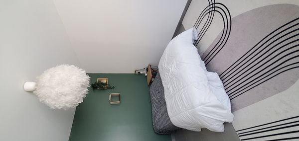 Chambre avec salle d'eau privée 18m2 au sein de notre maison. Maison avec piscine