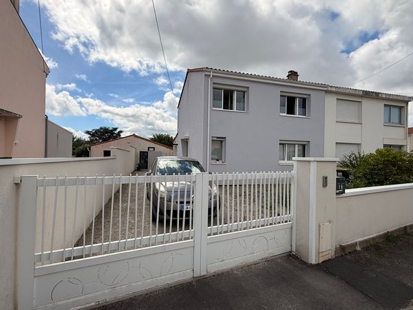 Grande maison avec petite piscine & studio indépendant à côté de Nantes.