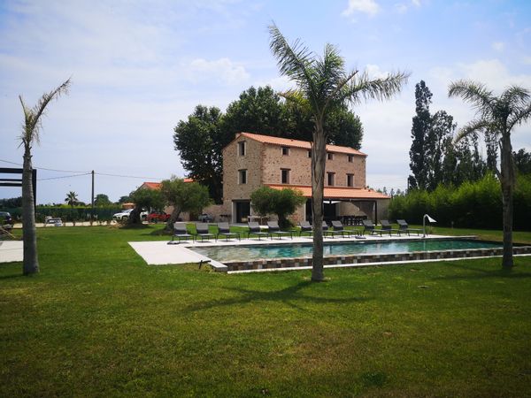 Grande maison de famille avec piscine et spa proche plage