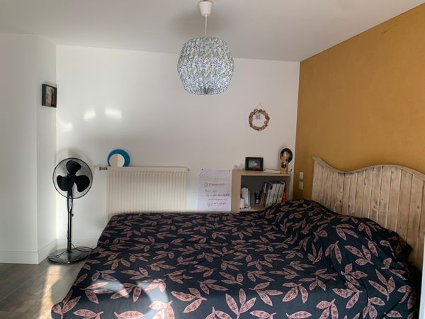 La chambre parentale et le petit déjeuner