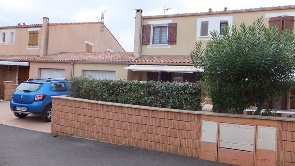 Villa dans petite résidence avec piscine. La mer, la plage à 800 mètres.