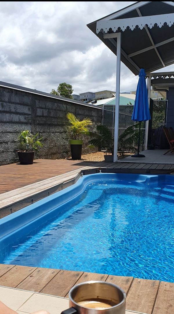 Maison 3 chambres bureau piscine