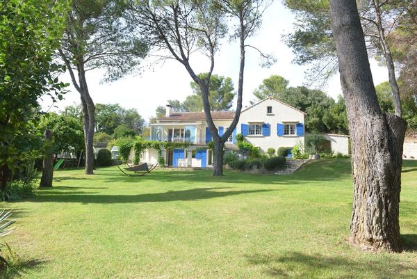 Superbe villa tout confort, climatisée, 12 personnes, avec piscine sécurisée sur parc de 3000m².