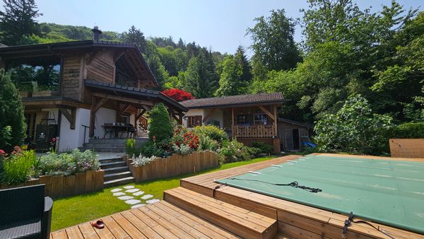 Le petit chalet entre lac et montagnes