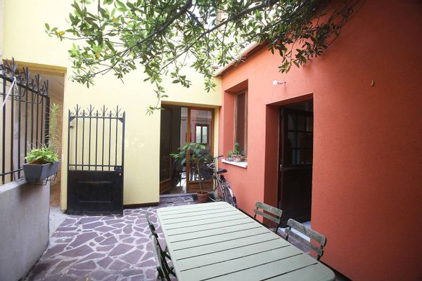 Grande maison sur les hauteurs de Montreuil, toute proche de Paris.