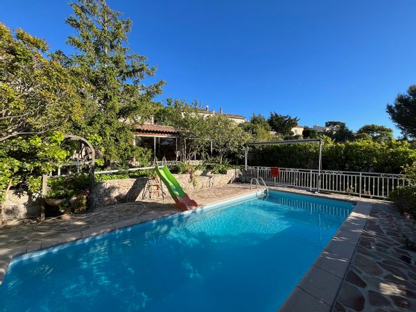 Grand rdc familial indépendant - 10min mer/Cassis - 95 m2 - piscine - logement tempéré en été