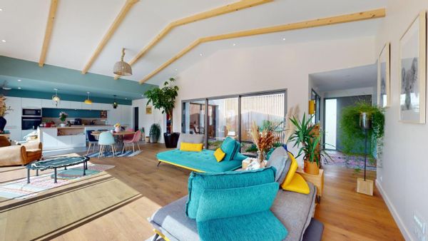 Maison d'architecte avec piscine en bord de mer, un vrai havre de paix.
