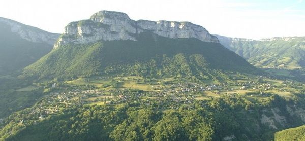maison entre ville et montagne