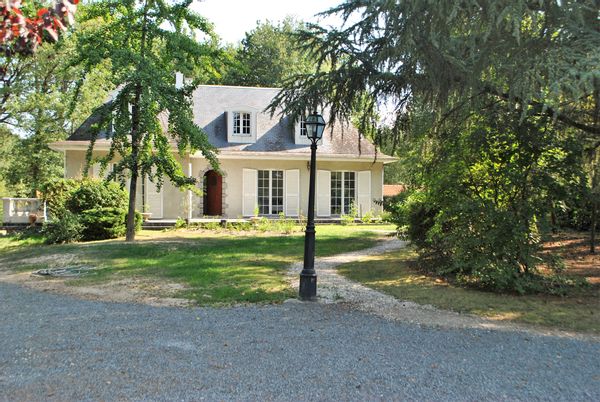 Maison avec piscine au calme à 20mn de Nantes et 50mn de la mer.