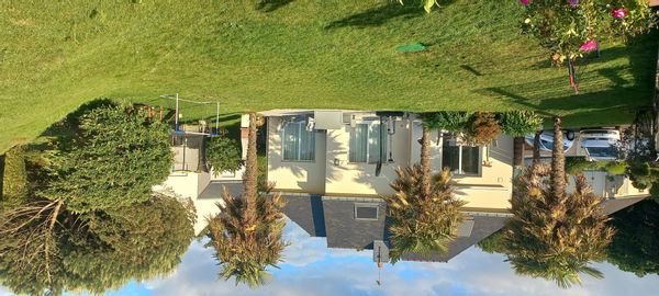 La maison de Séverine et Guillaume : au calme, proche de la plage et des commerces.