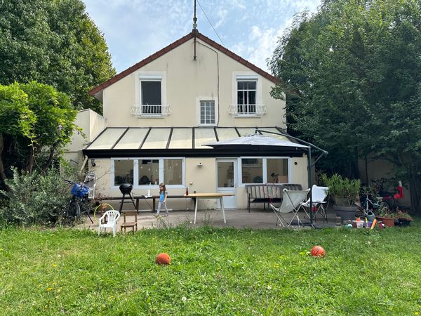 Charmante maison des années 20 avec jardin // Accès facile Paris et Disney