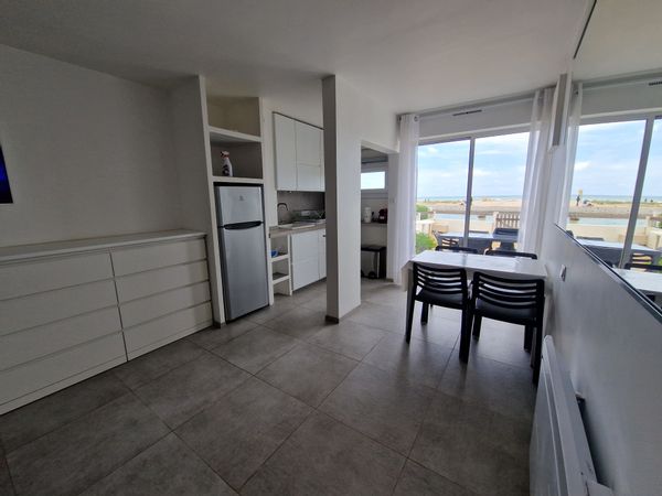 Appartement vue mer, 1ere ligne. Lumineux et refait à neuf.