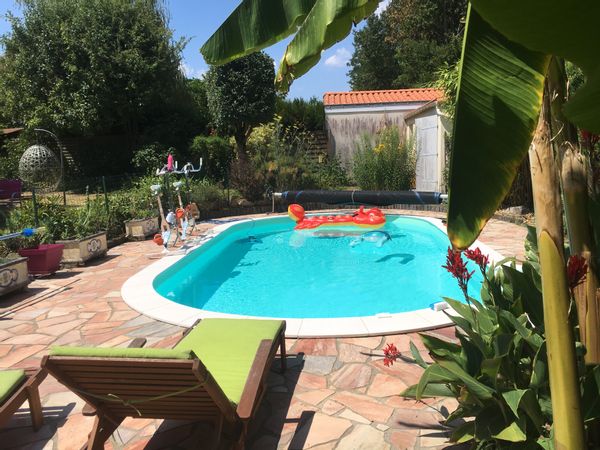 Maison  15 minutes de Nantes  et du vignoble Jardin méditerranéen et piscine chauffée l’été .