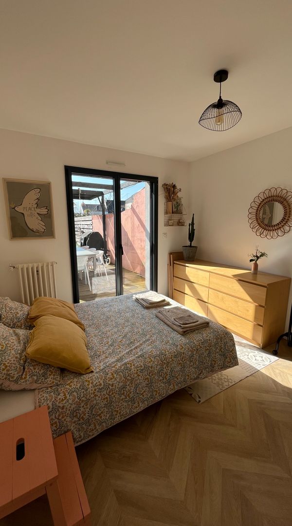 Chambre avec salle de bain privative