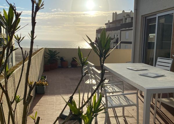 Notre penthouse en ville avec terrasse et vue mer