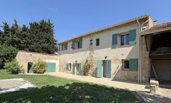 Maison de charme en Provence avec un grand jardin