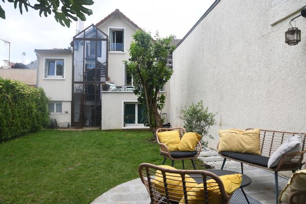 Notre maison à 45min de Paris Centre, pour 9 pers au cœur du Plessis à 20min de Versailles