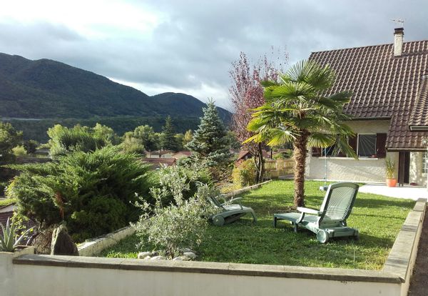 Maison au pied du Vercors avec 2 chèvres à soigner !