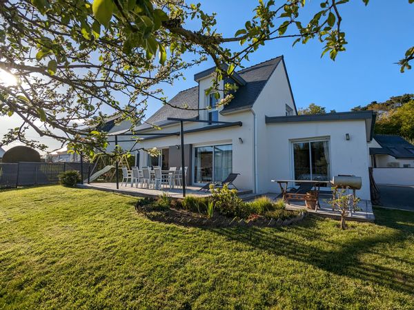 Maison calme en plein bourg et près de la ria d'Etel