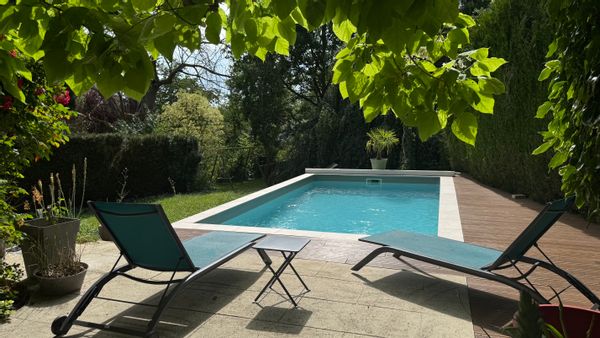 LE MANS, Écrin de verdure avec piscine en coeur de ville.