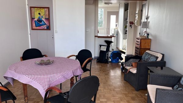 Un appartement clair et calme, à proximité du métro ligne 14 et de l'aéroport d' Orly.