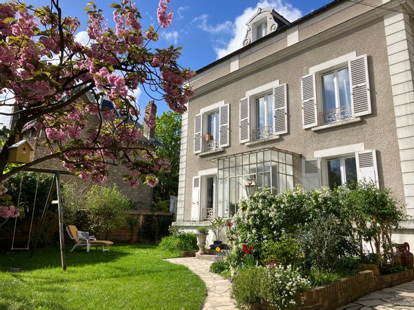 Maison de maître avec jardin à 18min de Paris, 500m de la gare RER