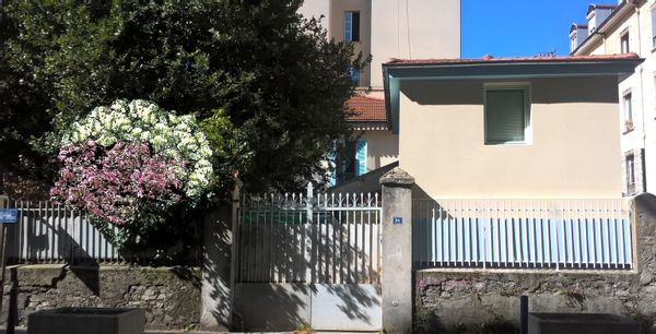 Centre Europôle Gare: CHAMBRE PRIVEE AVEC BALCON dans MAISON CLASSEE