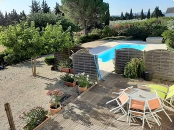 Echange appartement sur Eyragues. Charmant Petit village en Provence.