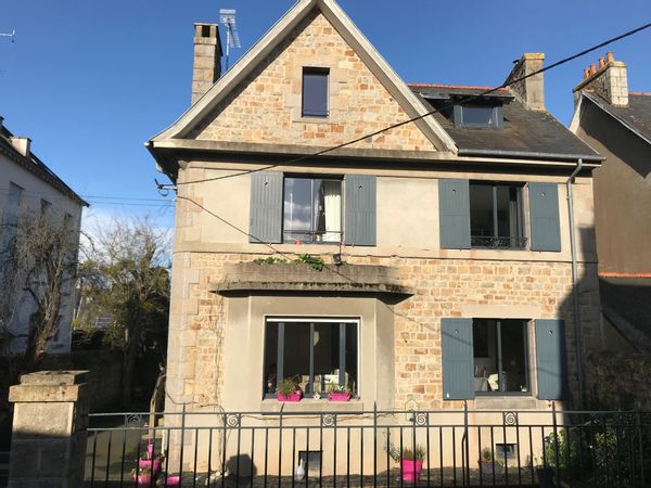 Grande Maison de famille en ville: Julien & Rose-Marie et leurs 3 filles!