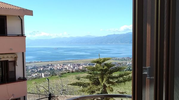 Maison avec vue sur la mer et l'Etna