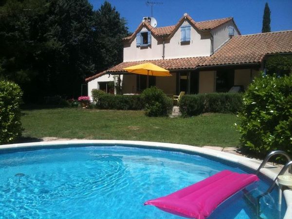 Superbe maison dans  petit parc ombragé avec petite piscine privée
