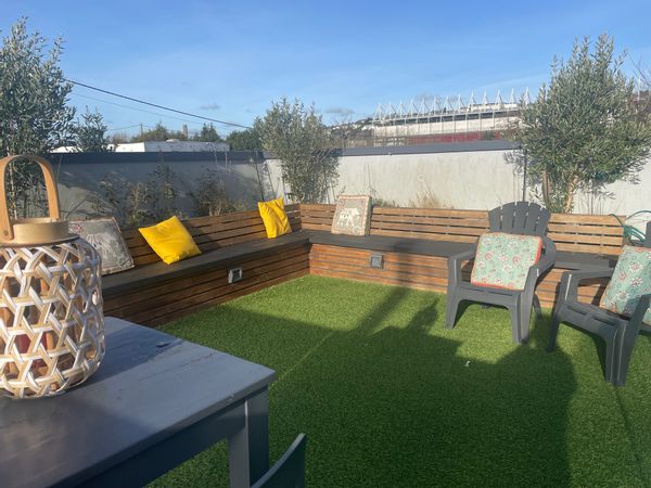 Bungalow moderne de 4 chambres à Cork, Irlande avec jardin sur le toit et studio séparé