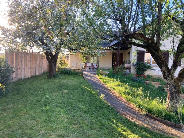Belle maison avec grand jardin