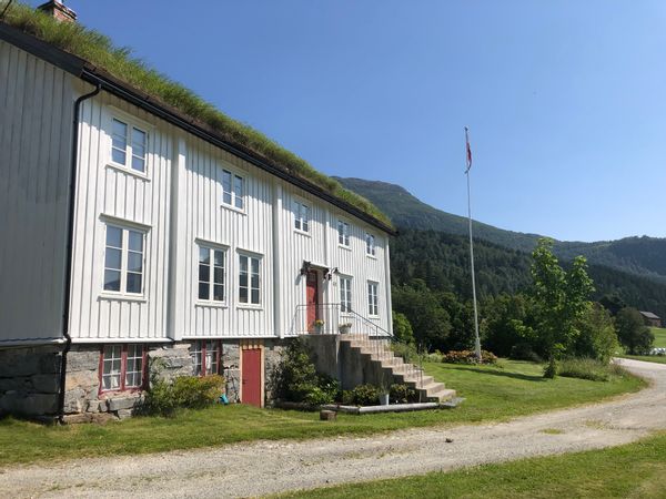 La maison de Sigmund, Anne and family