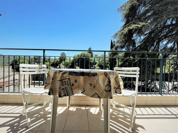 Studio à proximité immédiate et toutes commodités à Gréoux les bains