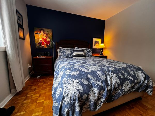 Chambre privée dans une grande maison située dans un quartier paisible, à proximité de Montréal
