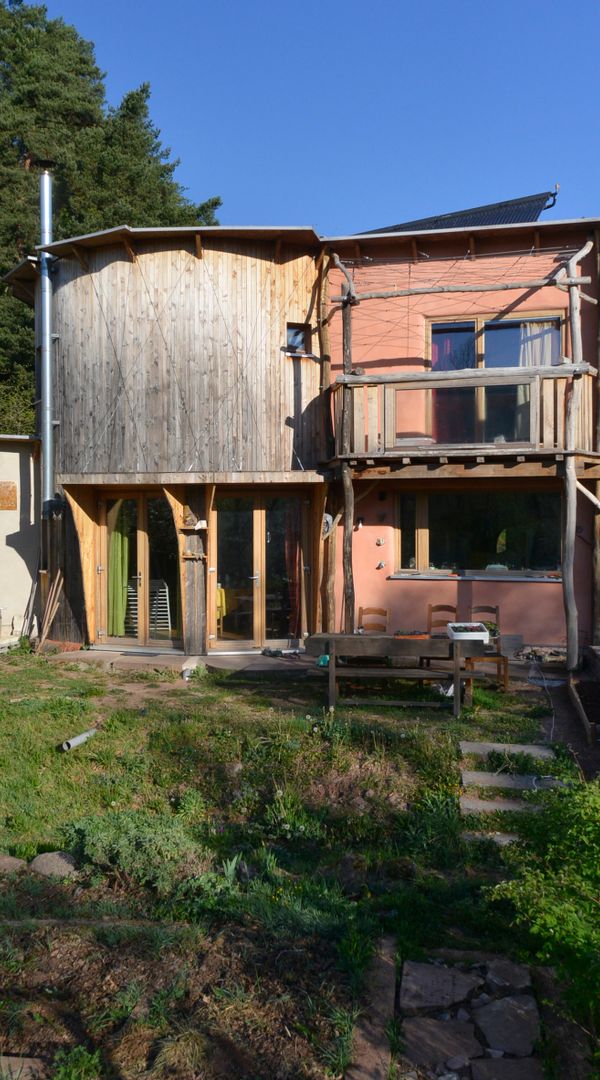 Maison écolo dans un habitat partagé, pas au top du rangement, mais très chaleureuse!